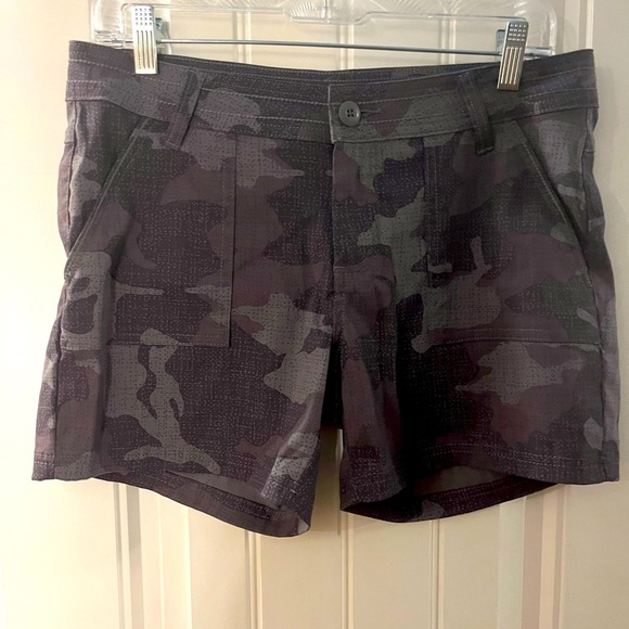 PrAna Camo Shorts, size 8 - Picture 1 of 6